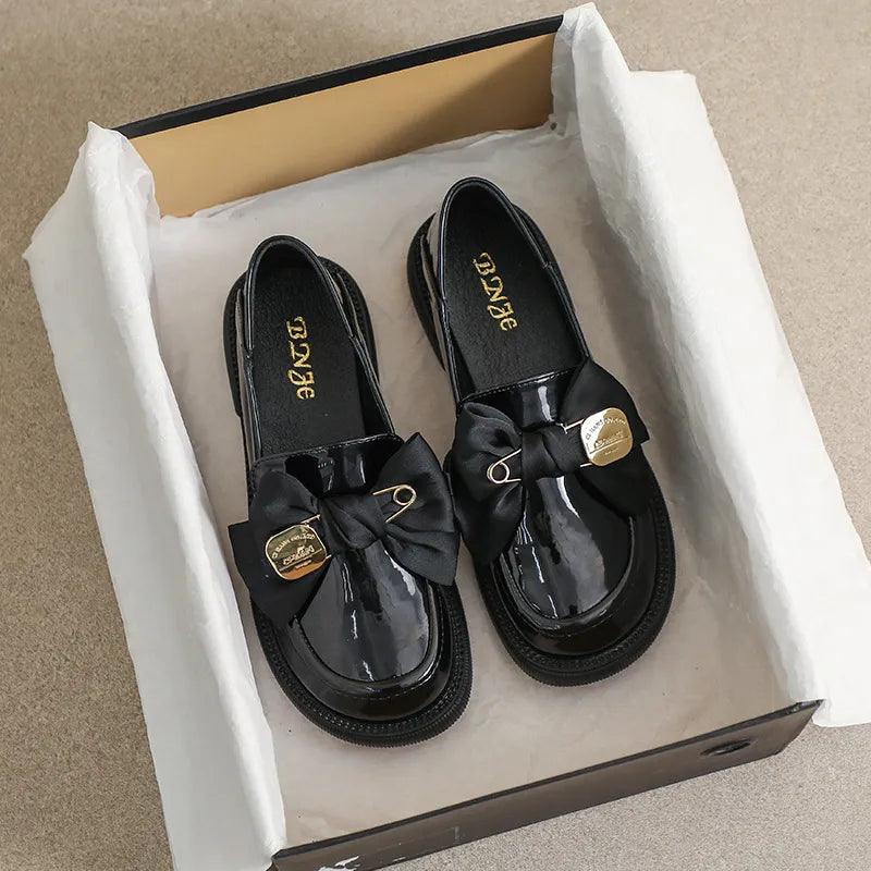 W60032 Women's Casual Shoes - Black Leather Loafers